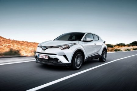 Продажи кроссовера Toyota C-HR в России за месяц составили 153 единицы