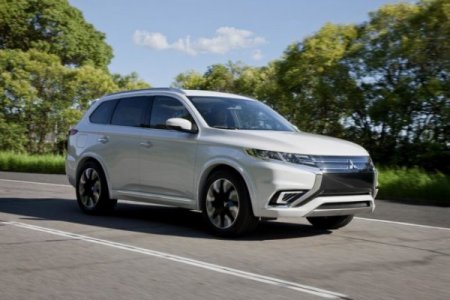 Mitsubishi начнет продажи нового кроссовера Mitsubishi Outlander в РФ осенью