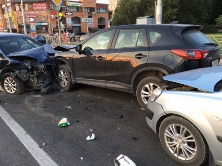 В Липецке произошло ужасное массовое ДТП с шестью автомобилями