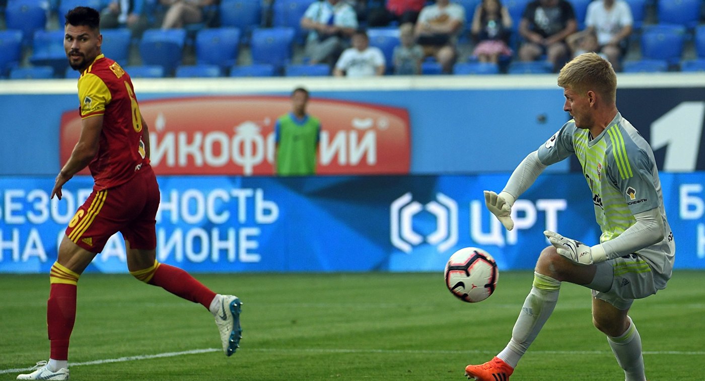 Вратарь "Арсенала" Левашов о столкновении с Дзюбой: он сразу подошел и извинился