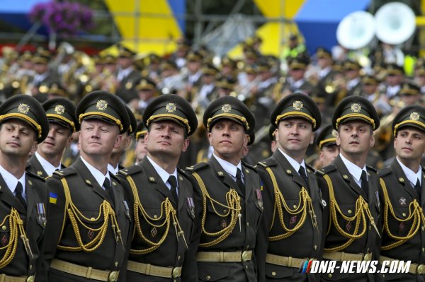 Официальным воинским приветствием в украинской армии вскоре станет СУГС
