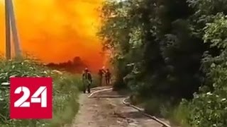 На Украине спасатели проводят нейтрализацию разлившейся азотной кислоты - Россия 24