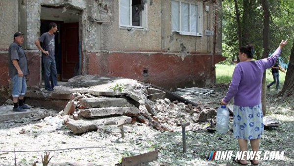 Здание поселкового совета и три дома повреждены в Гольмовском из-за огня со стороны ВСУ