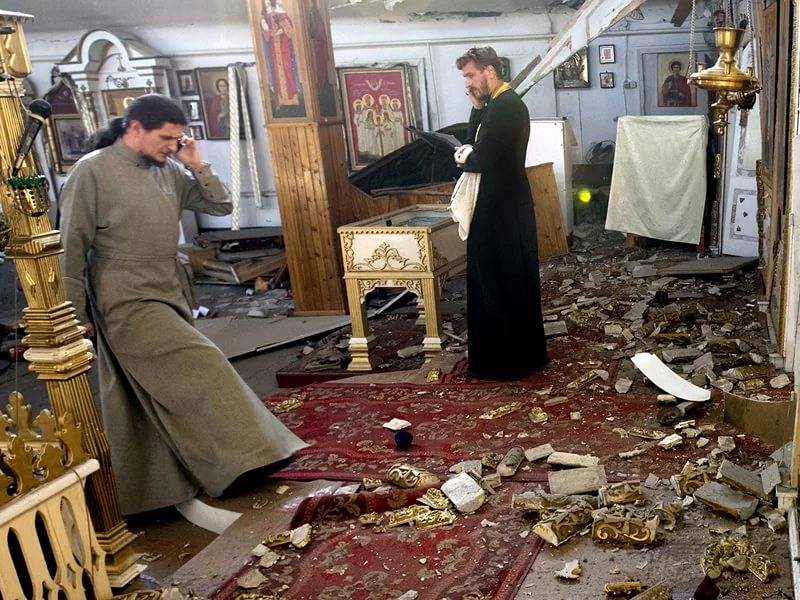 В Украине неонацисты  громят православные храмы
