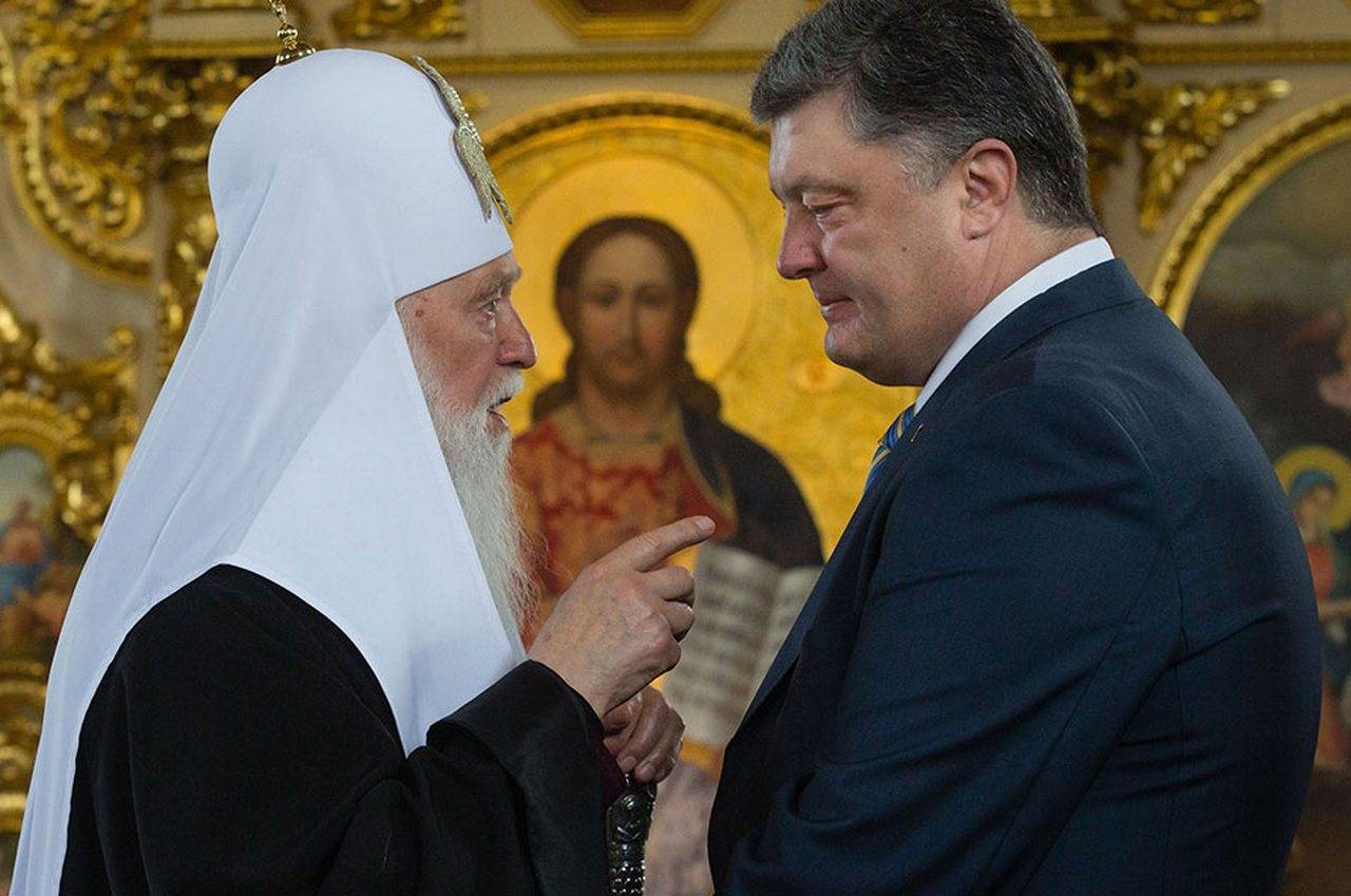 Порошенко работал служкой в РПЦ и принимал причастие от католиков – какая вера близка украинскому президенту?