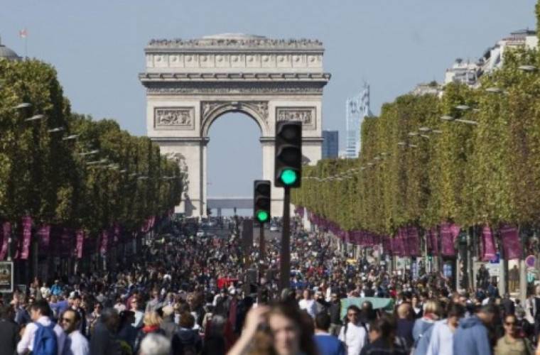 Париж запретил автомобильное движение в первое воскресенье каждого месяца для улучшения качества воздуха
