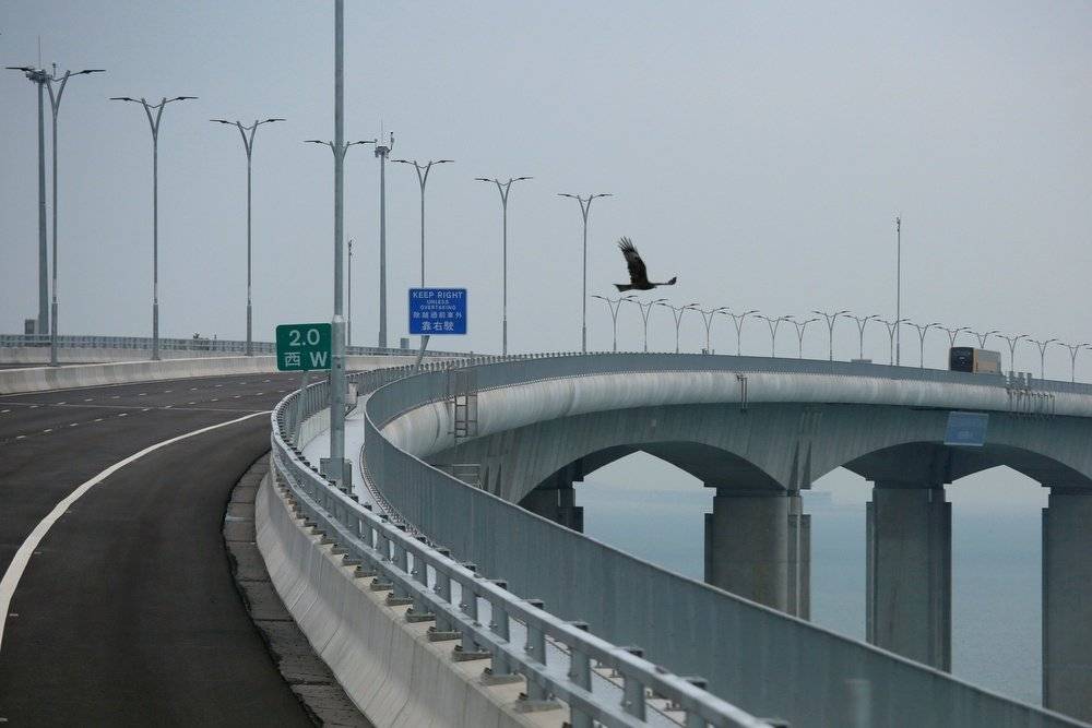 Самый длинный в мире морской мост открыли в Китае