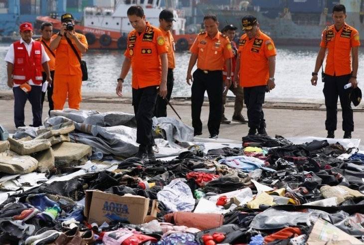 Тела 10 погибших обнаружены на месте крушения Boeing 737 в Индонезии