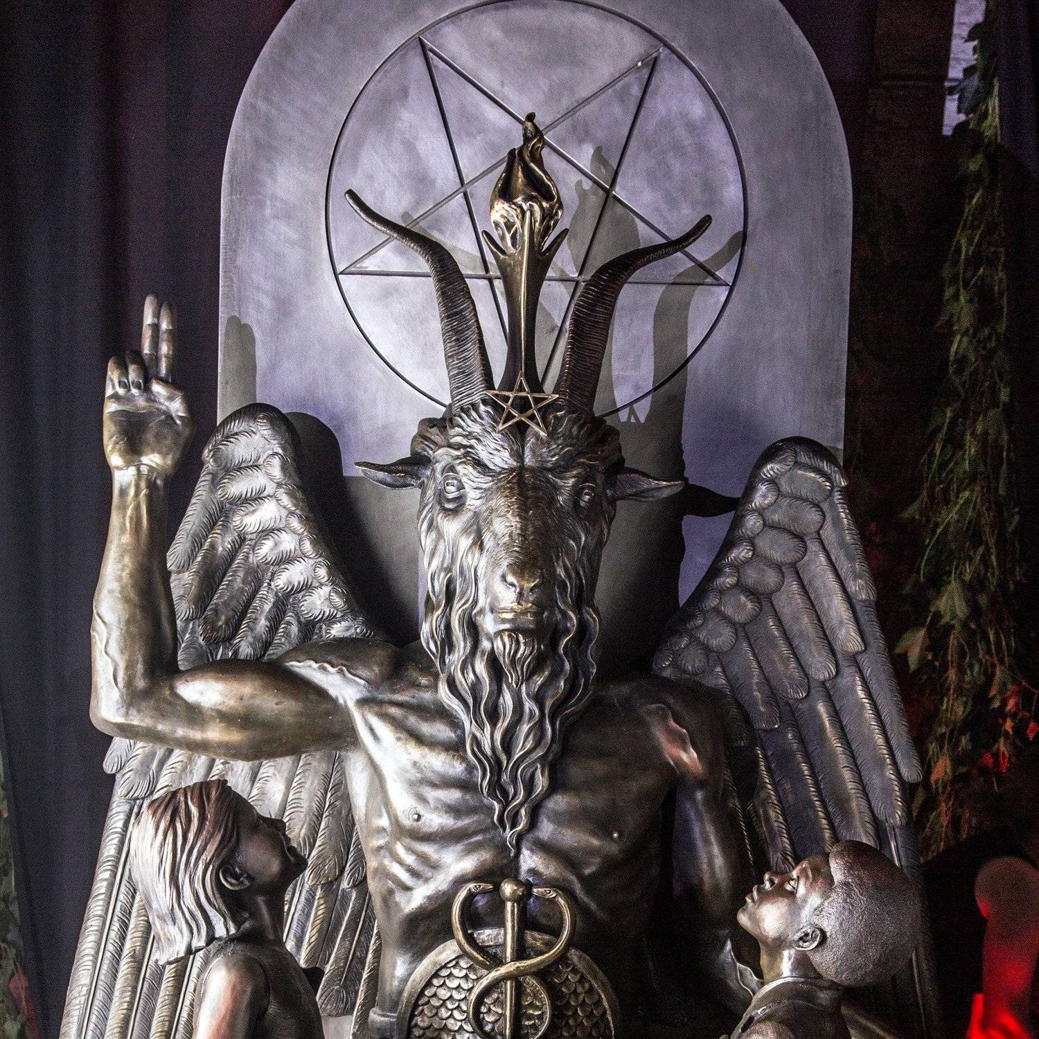 Сатанисты США подали в суд на Netflix