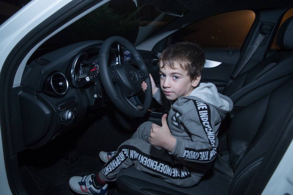 Кадыров подарил Mercedes 5-летнему мальчику