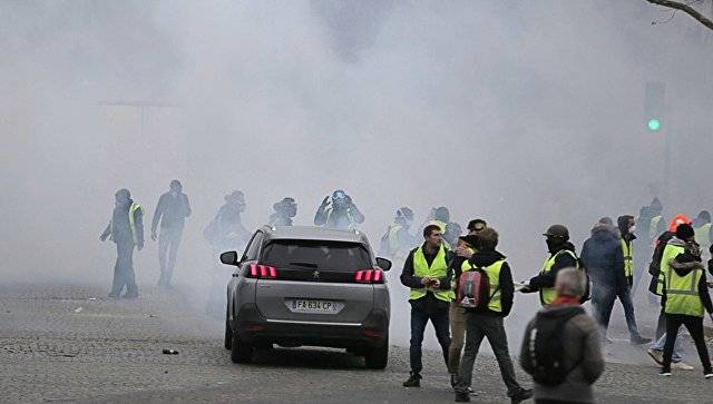 Майдан во Франции: Париж намерен ввести режим чрезвычайного положения