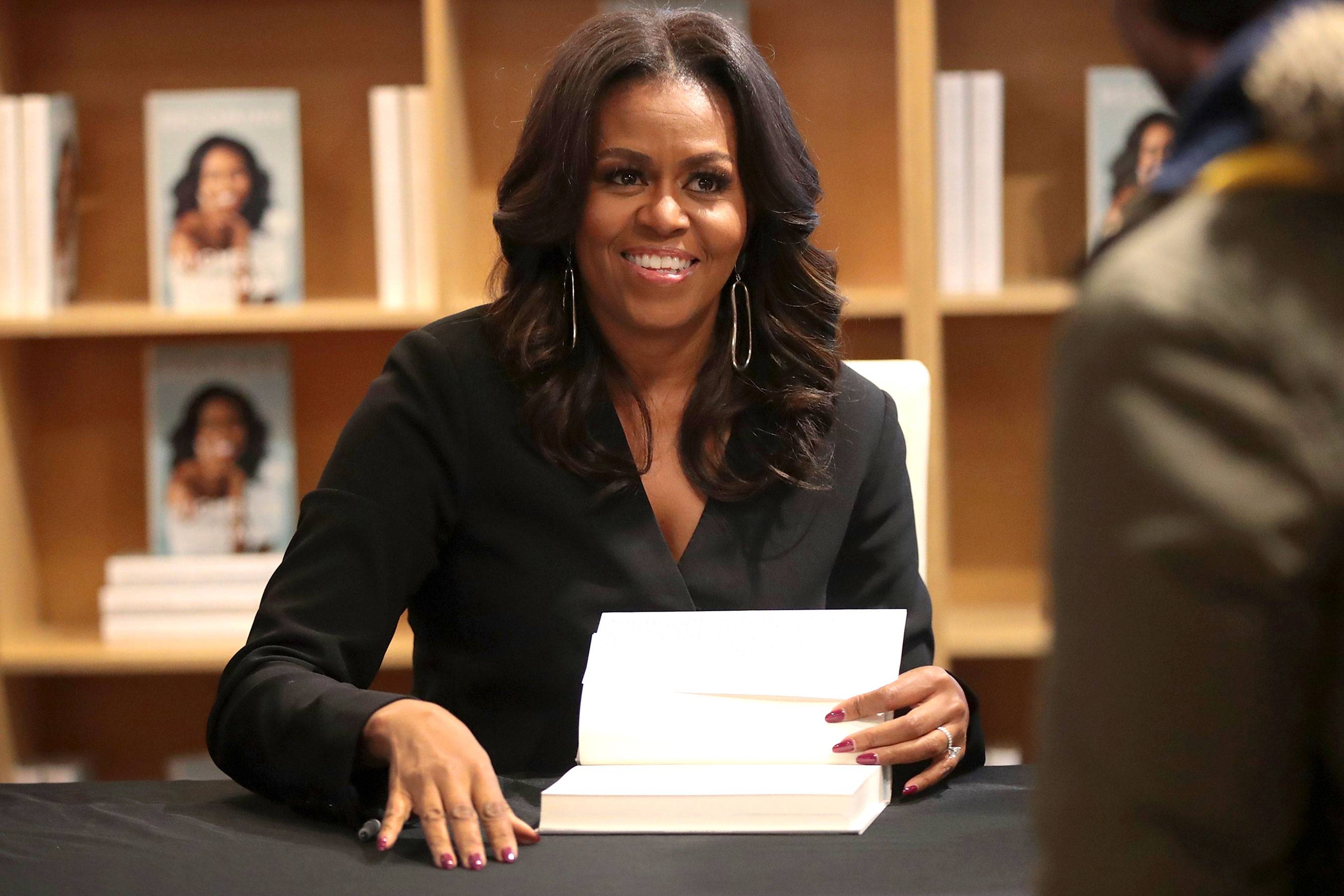 Книга Мишель Обамы стала самой продаваемой в 2018 году в США