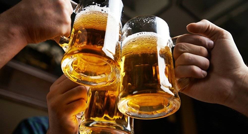Ученые выяснили, что алкоголь помогает лучше говорить на иностранном языке