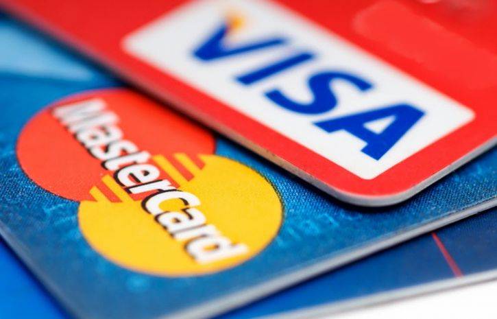 Банки готовятся к отключению Visa и Mastercard