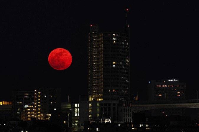 В Москве можно будет наблюдать звездопад и «Кровавую» Луну