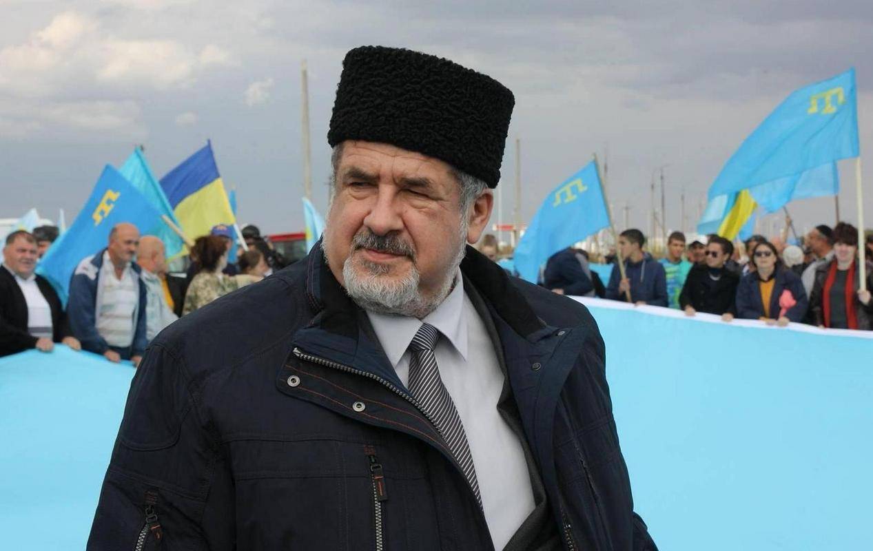 Глава Меджлис*, Чубаров, призывал отмечать крымчан Новый год по киевскому времени