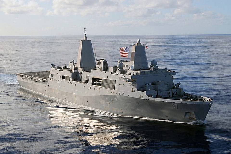Десантный корабль ВМС США направляется в Черное море