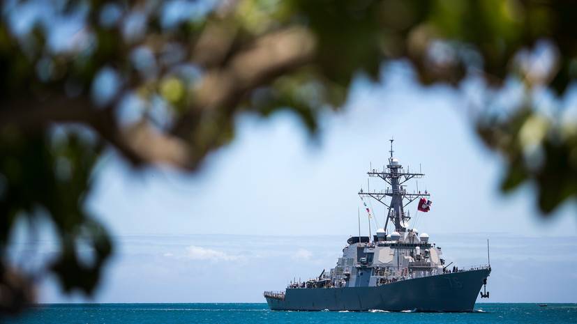 Корабль ВМС США прошел рядом со спорными островами в Южно-Китайском море