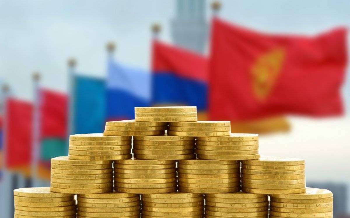 Лукашенко заявил, что Белоруссия готова перейти на единую валюту с Россией