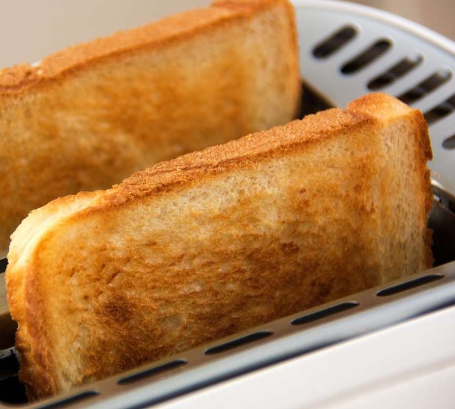 Ученые выяснили, что поджаренный в тостере хлеб токсичнее выхлопных газов