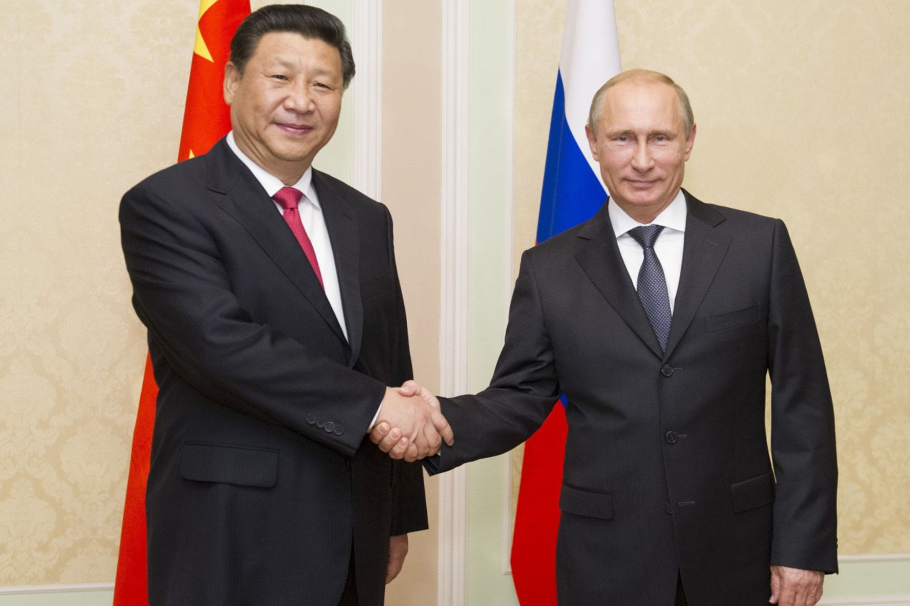 Встреча двух мировых лидеров в Москве. Си Цзиньпин прилетел к Путину.