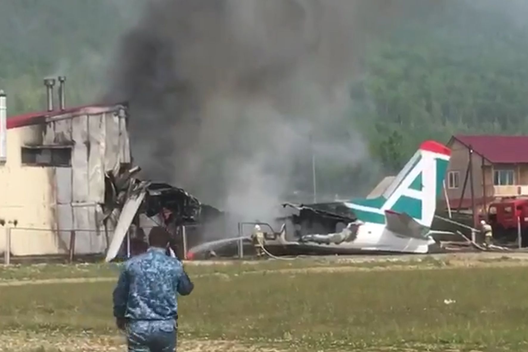 Авиакатастрофа в Бурятии. Аварийную посадку АН-24 пассажир снял на видео.