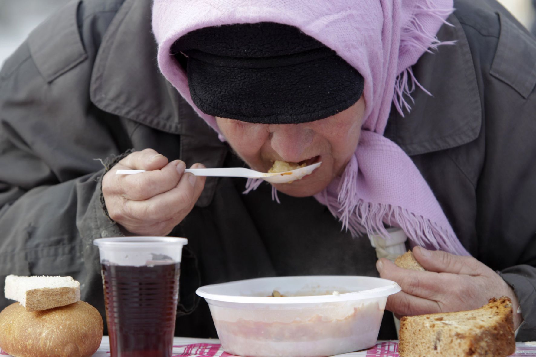 Большая часть россиян живет в нищете