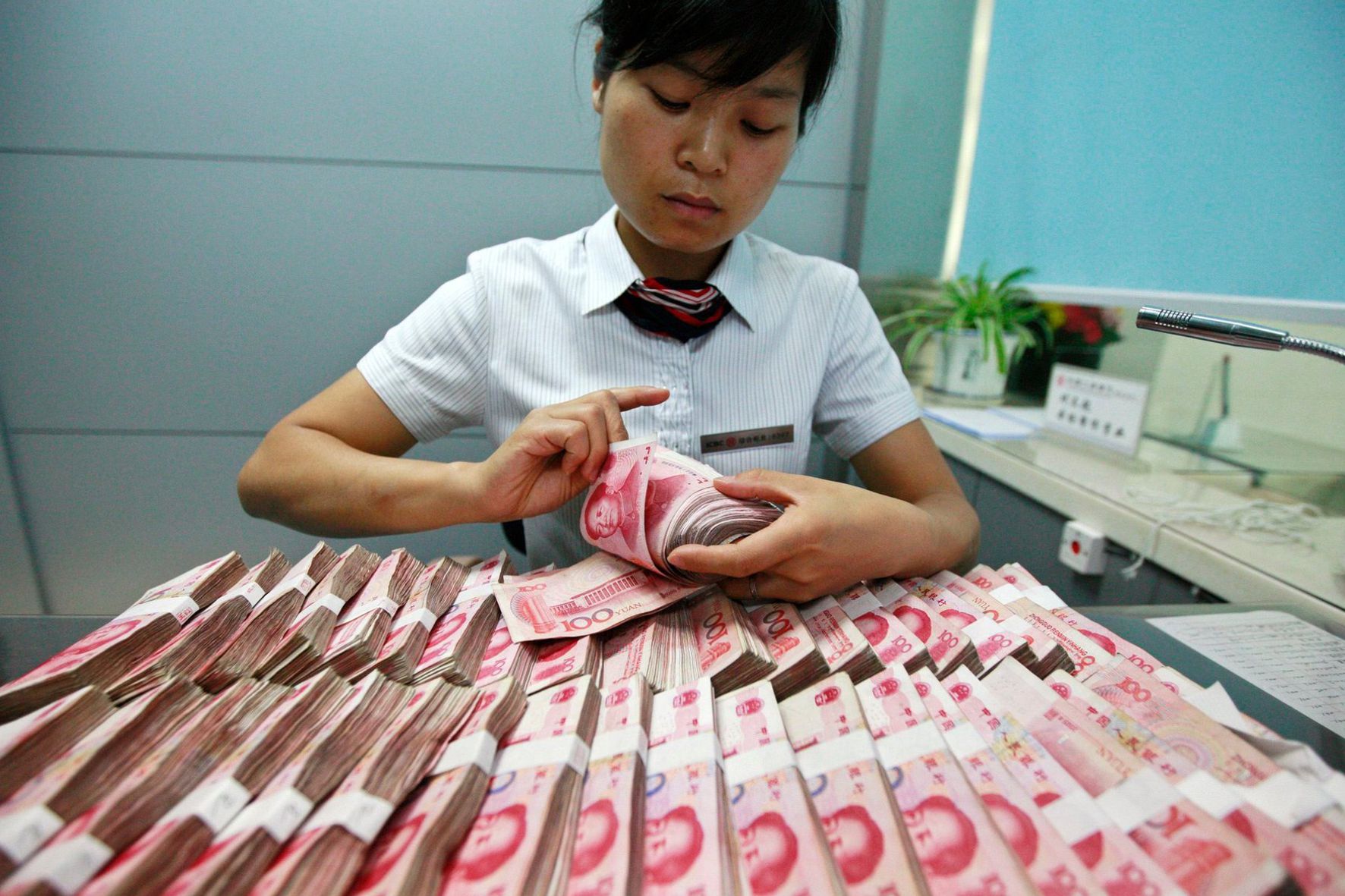 Флагманом валютного рынка становится Китай