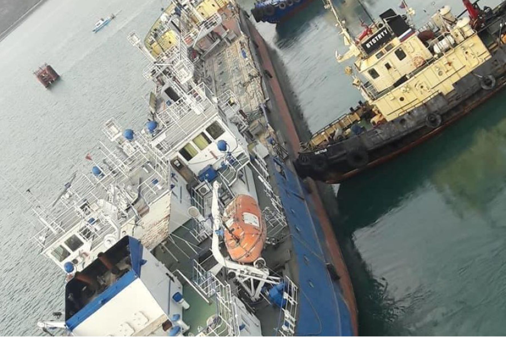 СБУ задержала российский танкер и отпустила моряков