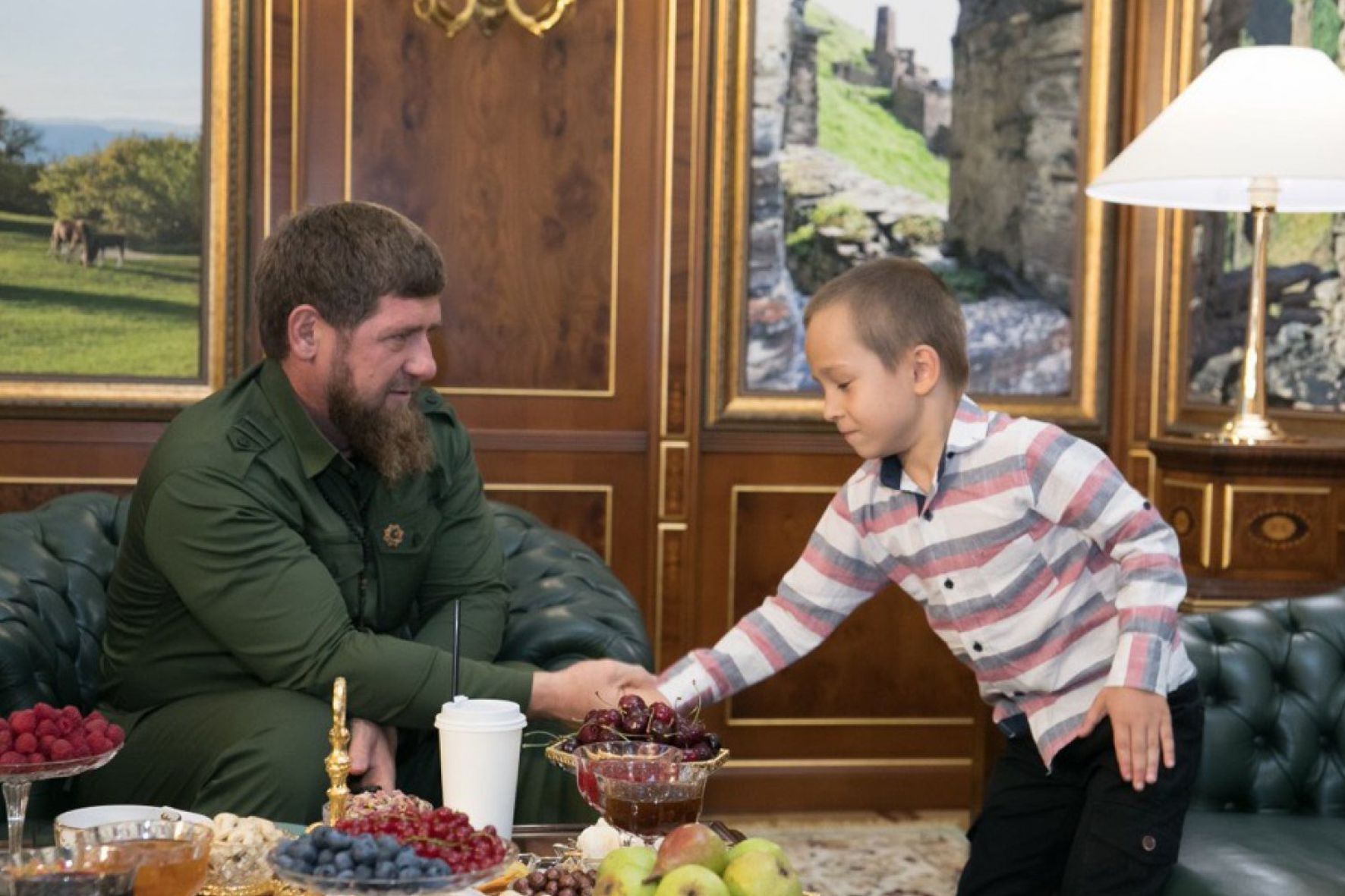 Кадыров принял на работу шестилетнего охранника