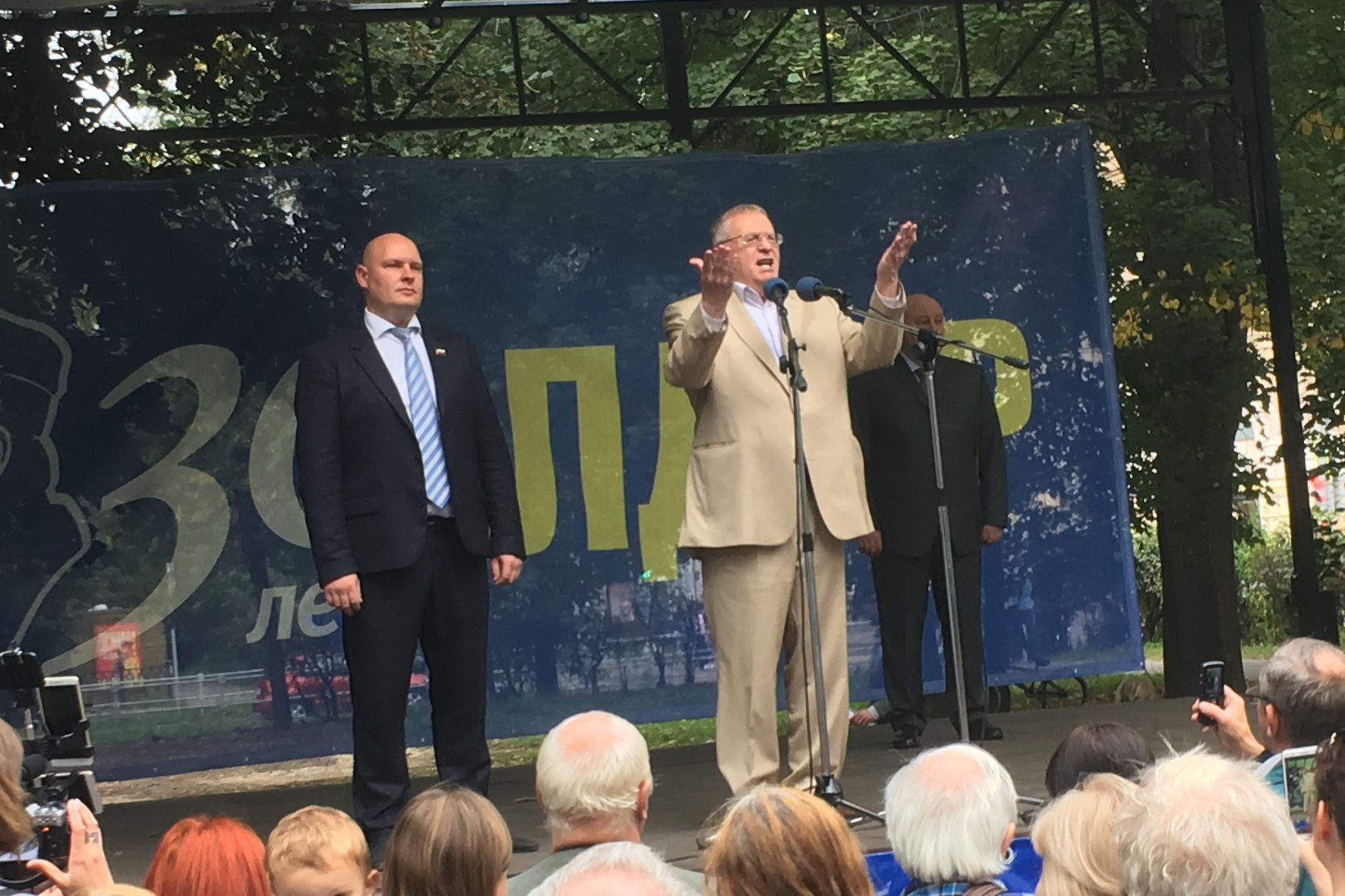 Владимир Жириновский в рамках предвыборной кампании посетил Измайлово