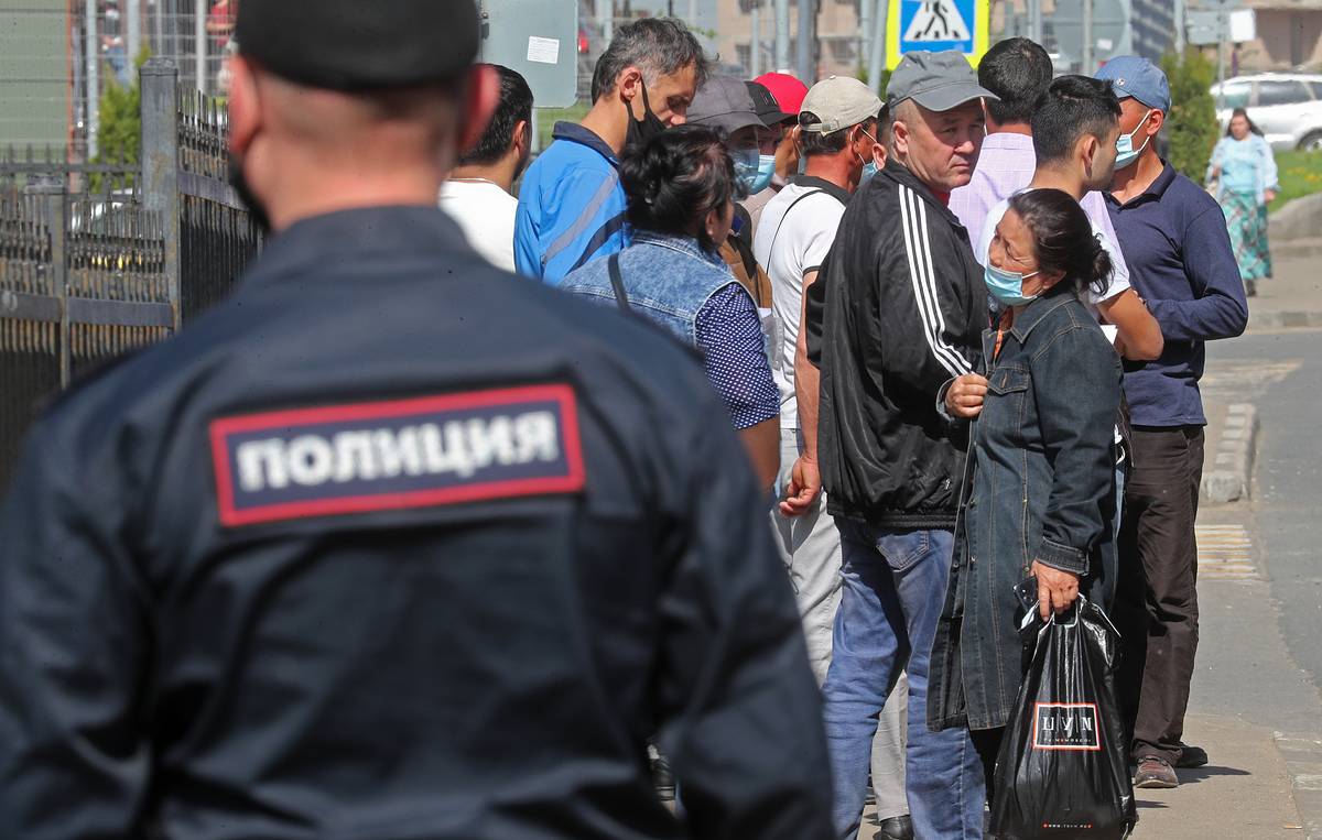 Мигранты в России получили отсрочку