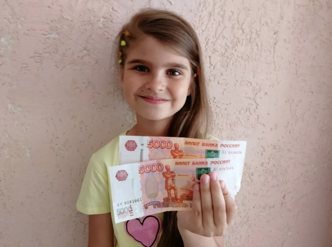 Родителям выплатят на школьников по 10 000 рублей
