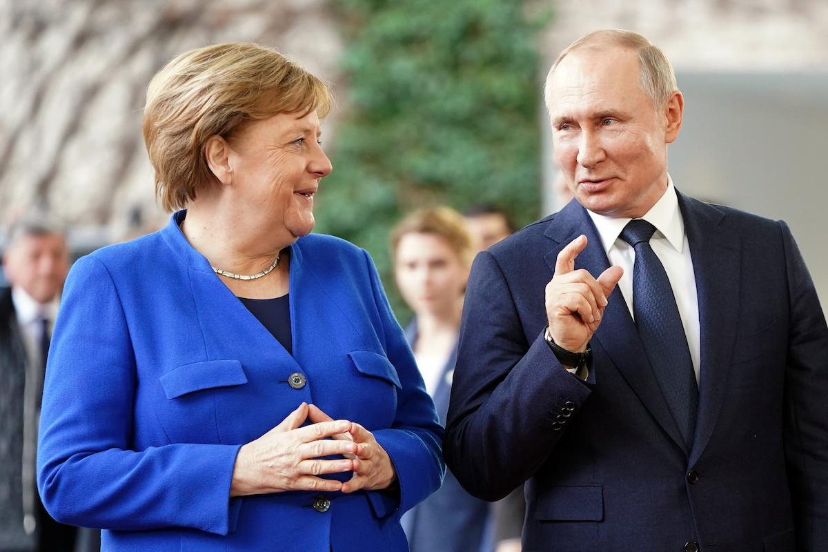 Путин и Меркель разговаривали на повышенных тонах