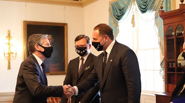 Тайны «орального кабинета»: внешнеполитическая стратегия неоколонизации Украины