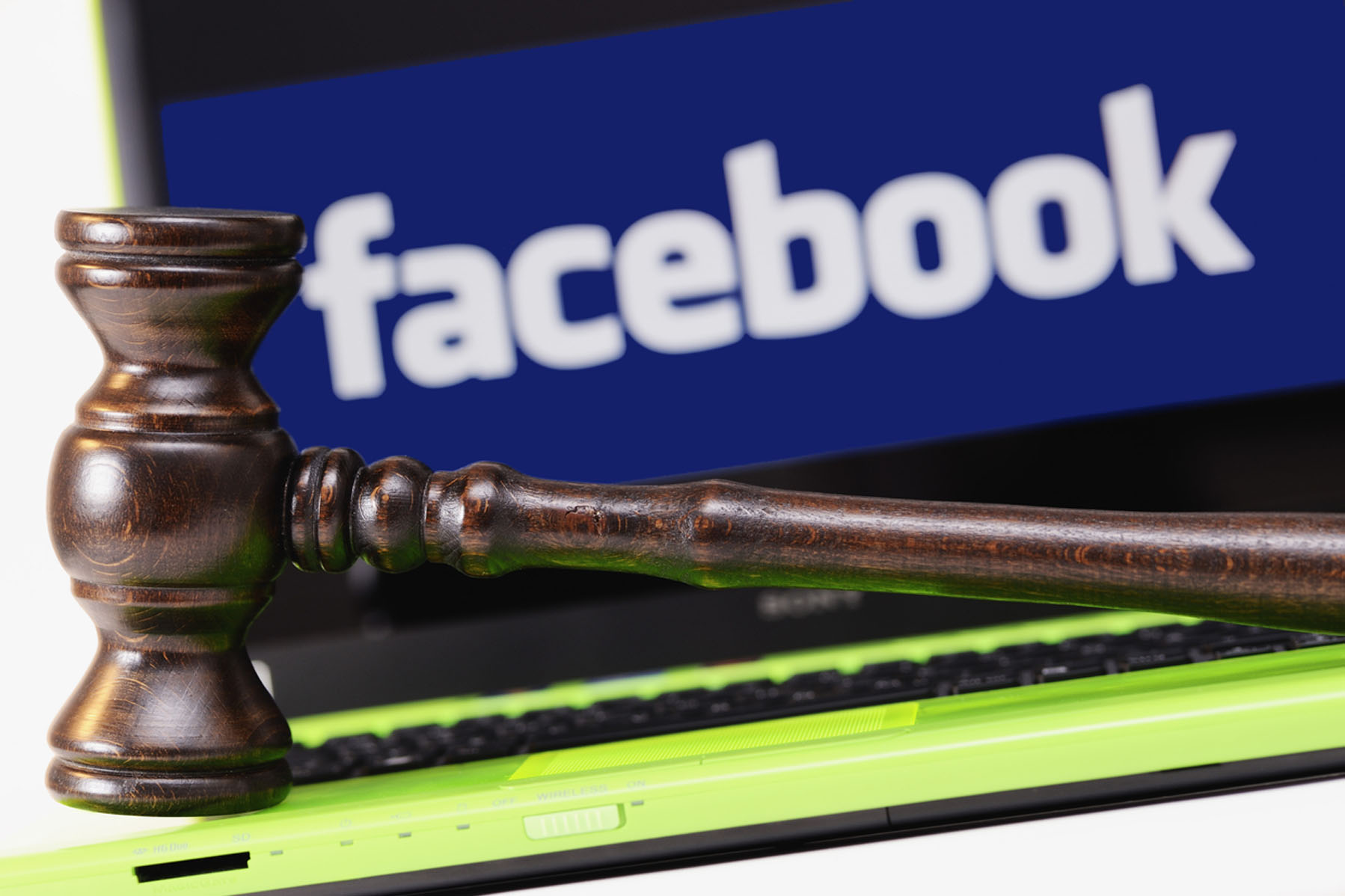 Facebook отказывается платить в России штраф