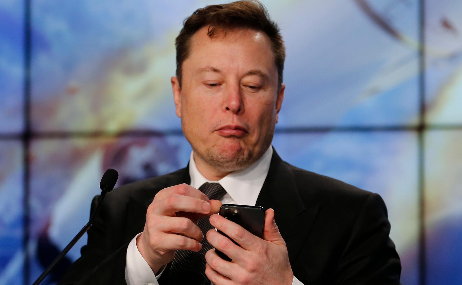 Илон Маск последовал рекомендациям опроса и продал акции Tesla