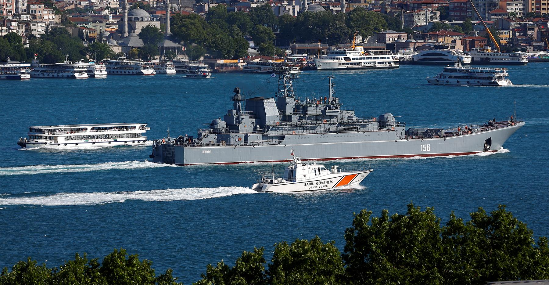 Флот РФ хотят заблокировать в Черном море