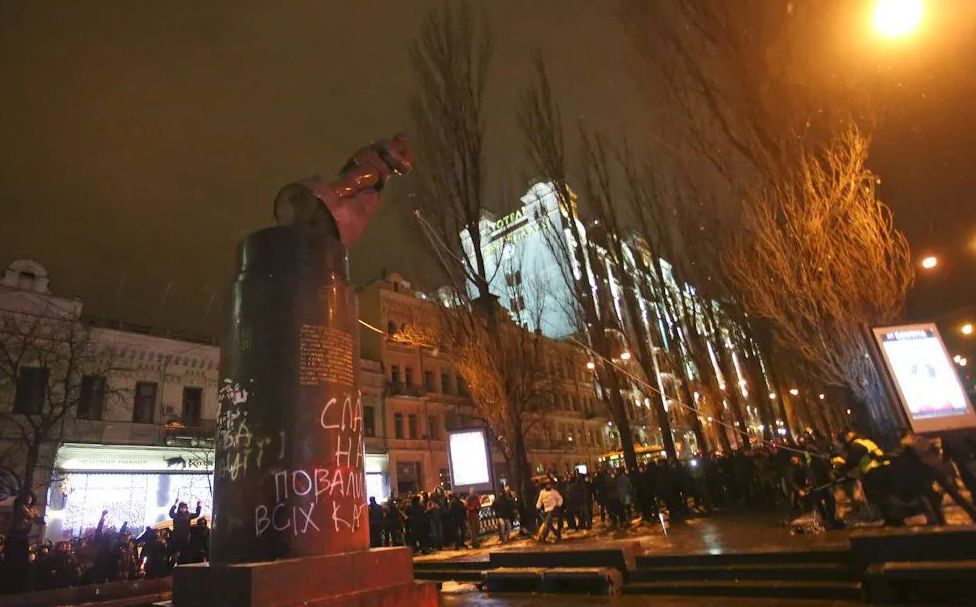 Политическое отцеубийство «ленинопада». Развал Украины продолжается