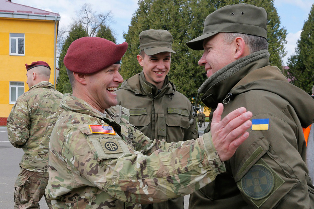 Несколько тысяч американских военных прибыли в Донбасс