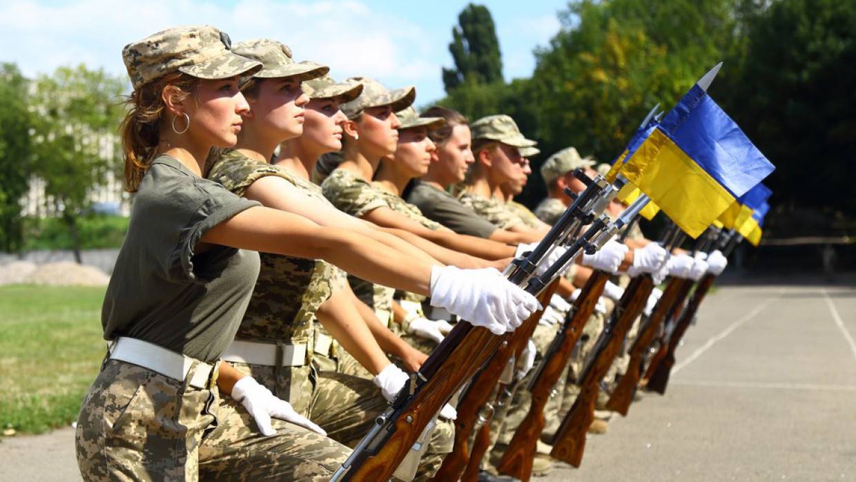 Украина решила призвать в армию женщин