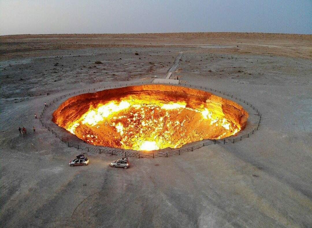 Президент Туркменистана приказал потушить горящий кратер