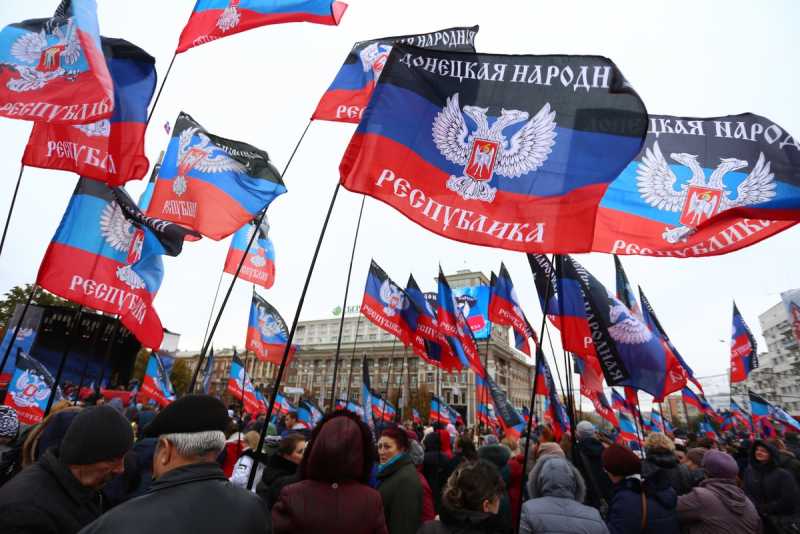 Госдума просит Путина признать ДНР и ЛНР