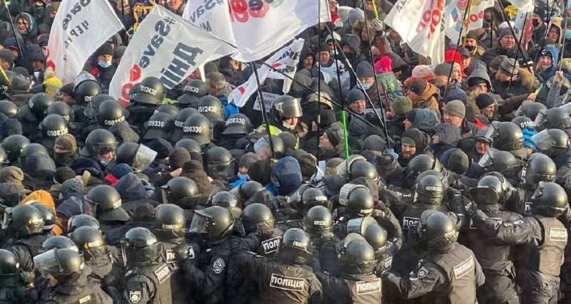 В Киеве начинаются народные бунты